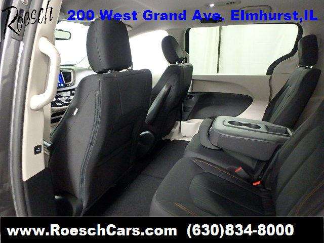 2017 Chrysler Pacifica Touring 4dr Mini-Van